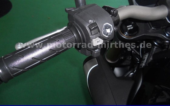 Neufahrzeug Honda CB650R E-Clutch - Bild 16