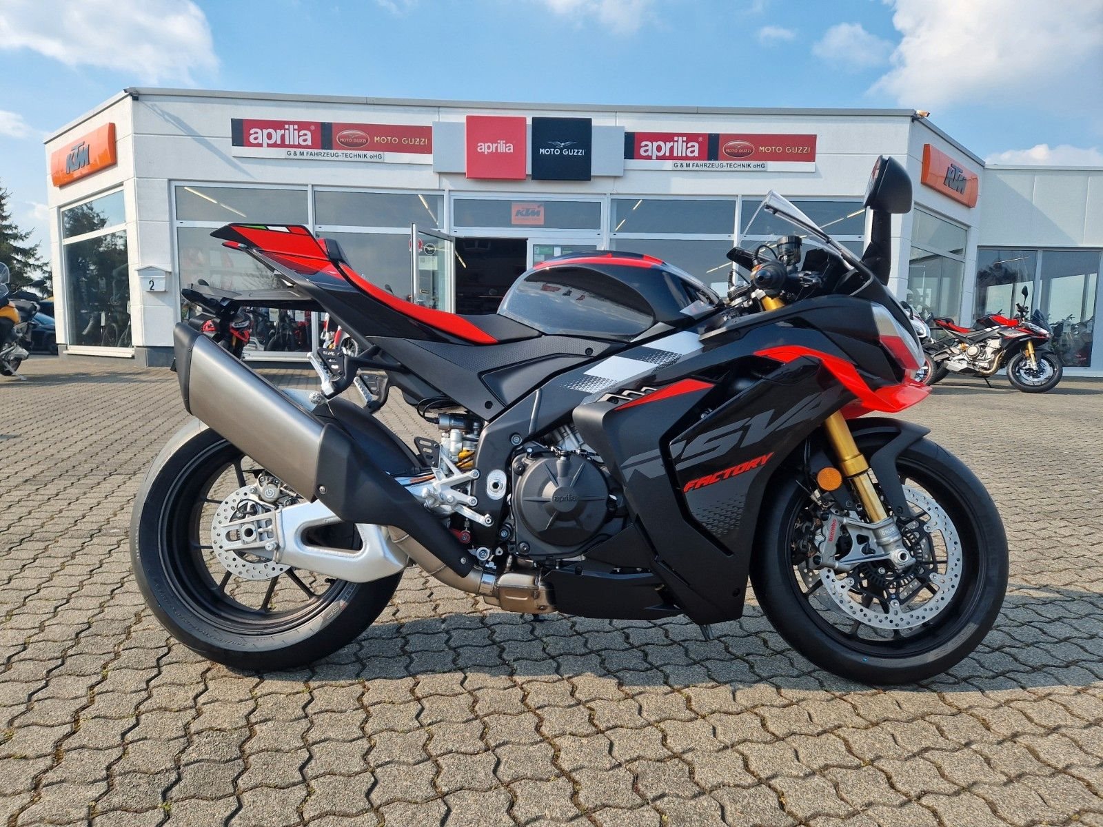 Aprilia RSV4 1100 Factory 
