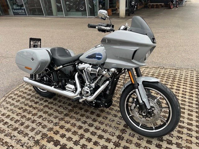 Harley-Davidson Softail Low Rider ST (Billiard Gray/Chrome Finish) - Bild 2