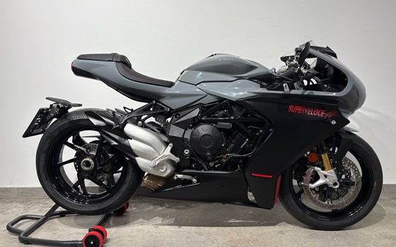 Gebrauchtmotorrad MV Agusta Superveloce 800 - Bild 1 Gebrauchtmotorrad MV Agusta Superveloce 800 - Bild 1