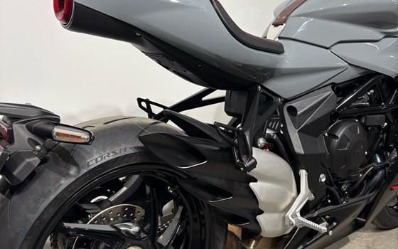 Gebrauchtmotorrad MV Agusta Superveloce 800 - Bild 2 Gebrauchtmotorrad MV Agusta Superveloce 800 - Bild 2