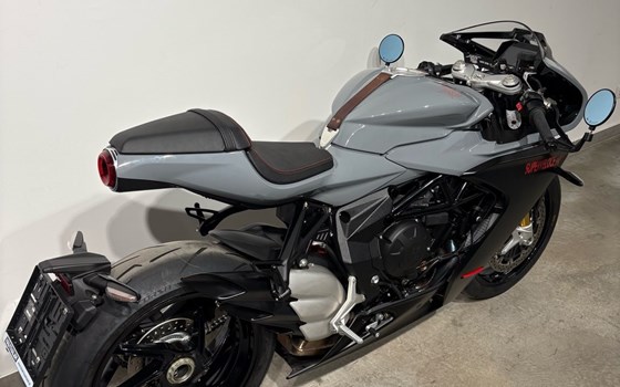 Gebrauchtmotorrad MV Agusta Superveloce 800 - Bild 4 Gebrauchtmotorrad MV Agusta Superveloce 800 - Bild 4