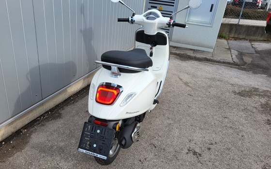 Neufahrzeug Vespa Primavera 125 - Bild 3 Neufahrzeug Vespa Primavera 125 - Bild 3