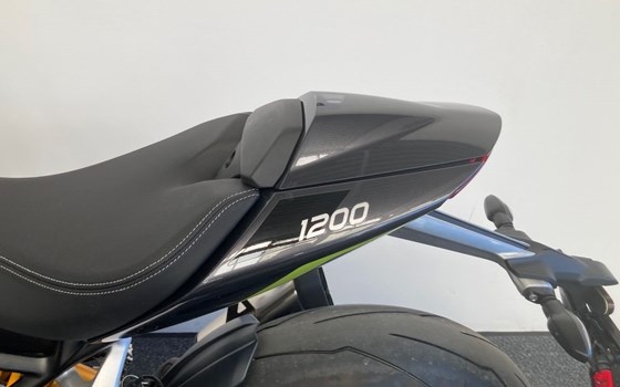 Gebrauchtmotorrad Triumph Speed Triple 1200 RS - Bild 12 Gebrauchtmotorrad Triumph Speed Triple 1200 RS - Bild 12