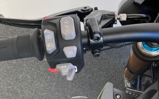 Gebrauchtmotorrad Triumph Speed Triple 1200 RS - Bild 17 Gebrauchtmotorrad Triumph Speed Triple 1200 RS - Bild 17