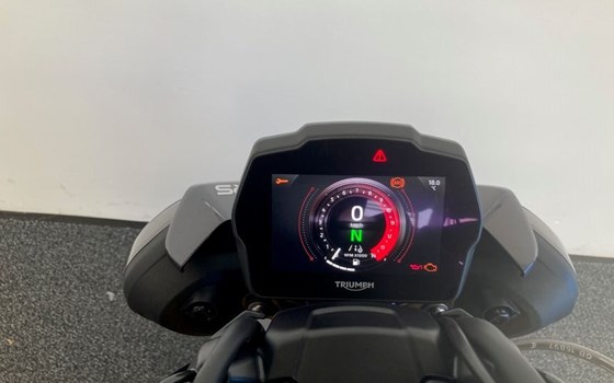 Gebrauchtmotorrad Triumph Speed Triple 1200 RS - Bild 19 Gebrauchtmotorrad Triumph Speed Triple 1200 RS - Bild 19