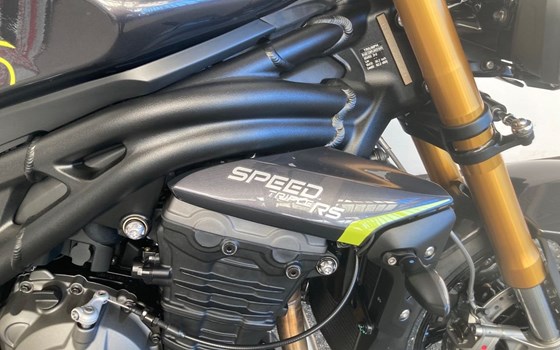 Gebrauchtmotorrad Triumph Speed Triple 1200 RS - Bild 3 Gebrauchtmotorrad Triumph Speed Triple 1200 RS - Bild 3