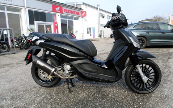 Gebrauchtmotorrad Piaggio Beverly 300 i.e. - Bild 2 Gebrauchtmotorrad Piaggio Beverly 300 i.e. - Bild 2