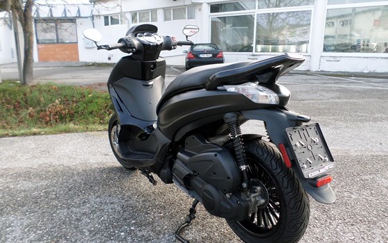 Gebrauchtmotorrad Piaggio Beverly 300 i.e. - Bild 5 Gebrauchtmotorrad Piaggio Beverly 300 i.e. - Bild 5