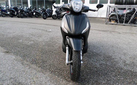 Gebrauchtmotorrad Piaggio Beverly 300 i.e. - Bild 8 Gebrauchtmotorrad Piaggio Beverly 300 i.e. - Bild 8