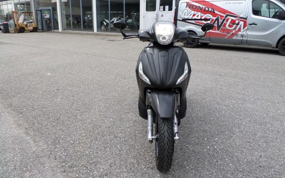 Gebrauchtmotorrad Piaggio Beverly 300 i.e. - Bild 9