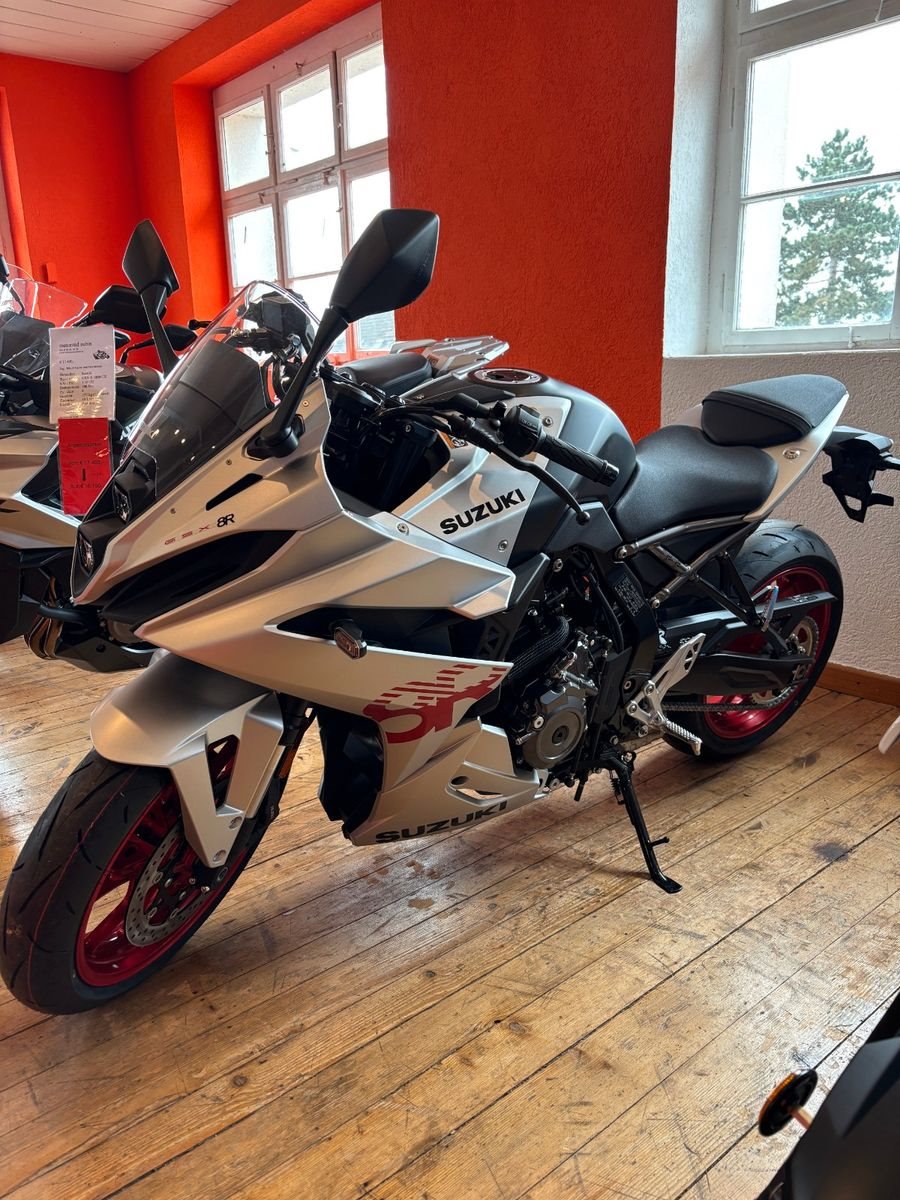 Suzuki GSX-8R
