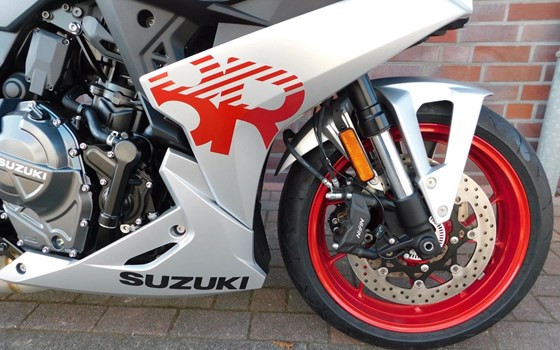 Gebrauchtmotorrad Suzuki GSX-8R - Bild 11