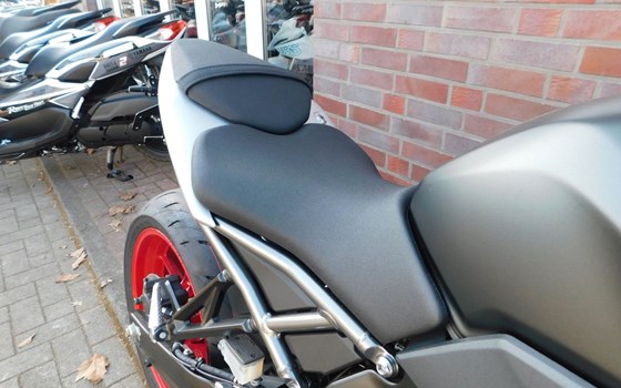 Gebrauchtmotorrad Suzuki GSX-8R - Bild 13