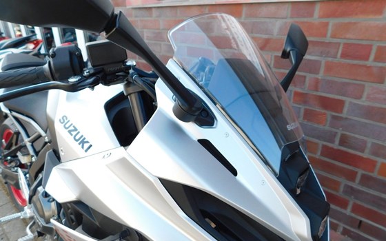 Gebrauchtmotorrad Suzuki GSX-8R - Bild 8