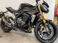 Gebrauchtmotorrad Triumph Speed Triple 1200 RS mit Zubehör € 169 Garantie