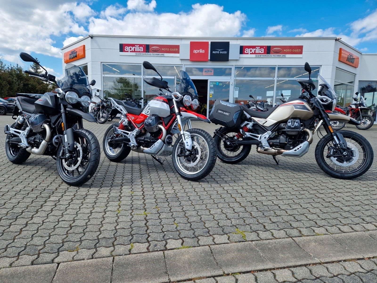 Moto Guzzi V85 Strada 