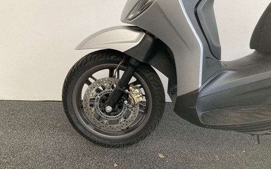 Neufahrzeug Piaggio Beverly 400 S - Bild 7 Neufahrzeug Piaggio Beverly 400 S - Bild 7
