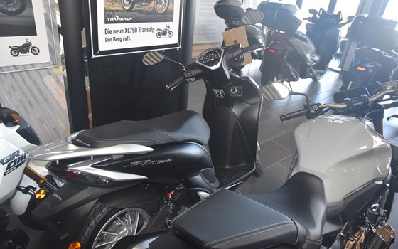 Neufahrzeug Honda CB650R - Bild 1