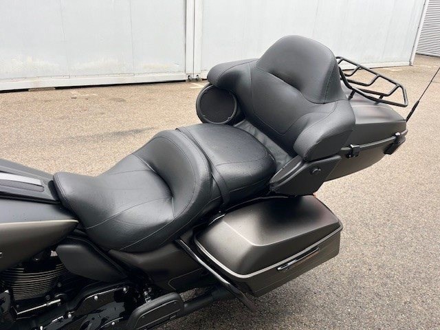 Harley-Davidson Touring Road Glide Limited FLTRK (River Rock Gray Denim/Black Denim/Black Finish) - Bild 11