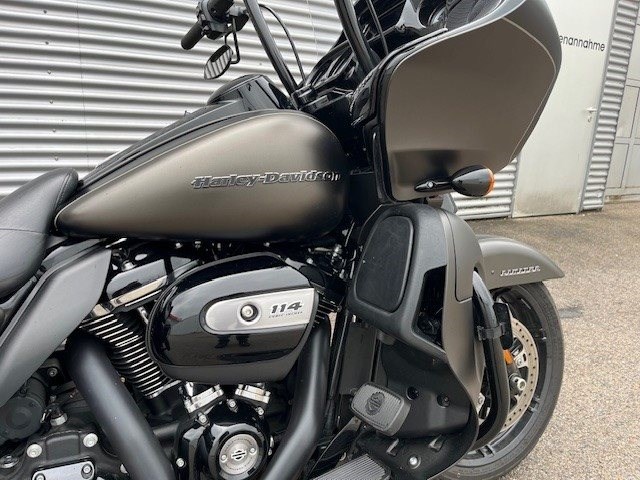 Harley-Davidson Touring Road Glide Limited FLTRK (River Rock Gray Denim/Black Denim/Black Finish) - Bild 2