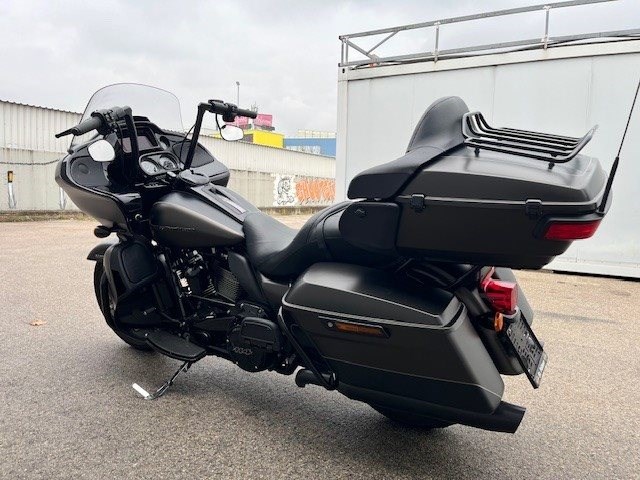 Harley-Davidson Touring Road Glide Limited FLTRK (River Rock Gray Denim/Black Denim/Black Finish) - Bild 9