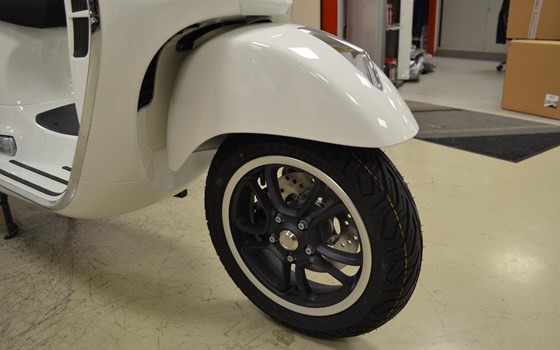 Neufahrzeug Vespa GTS 125 Super - Bild 16