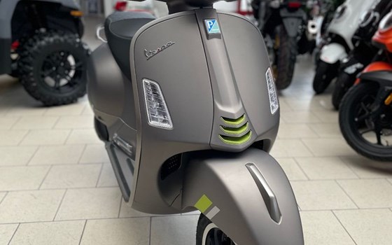 Neufahrzeug Vespa GTS 300 Super Tech - Bild 2