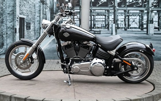 Gebrauchtmotorrad Harley-Davidson Softtail Rocker C FXCWC - Bild 11