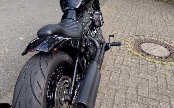 Gebrauchtmotorrad Harley-Davidson Softail Street Bob FXBB - Bild 2