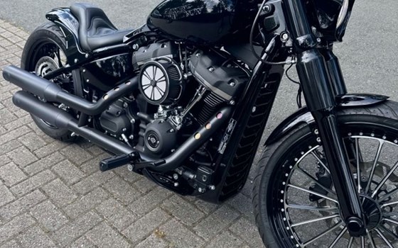 Gebrauchtmotorrad Harley-Davidson Softail Street Bob FXBB - Bild 3