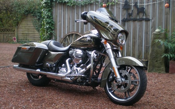 Gebrauchtmotorrad Harley-Davidson Street Glide FLHX - Bild 1