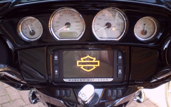 Gebrauchtmotorrad Harley-Davidson Street Glide FLHX - Bild 3