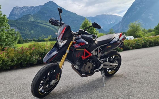 Gebrauchtmotorrad Aprilia Dorsoduro 750 Factory - Bild 1 Gebrauchtmotorrad Aprilia Dorsoduro 750 Factory - Bild 1