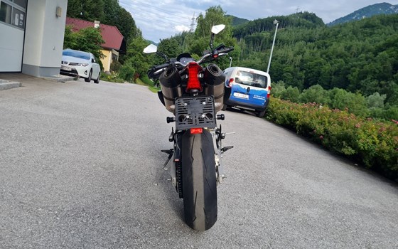 Gebrauchtmotorrad Aprilia Dorsoduro 750 Factory - Bild 3 Gebrauchtmotorrad Aprilia Dorsoduro 750 Factory - Bild 3