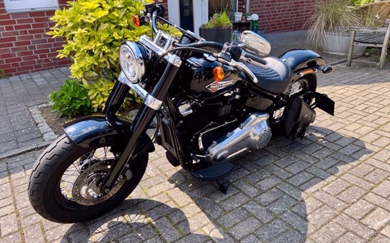 Gebrauchtmotorrad Harley-Davidson Softail Slim FLSL - Bild 1