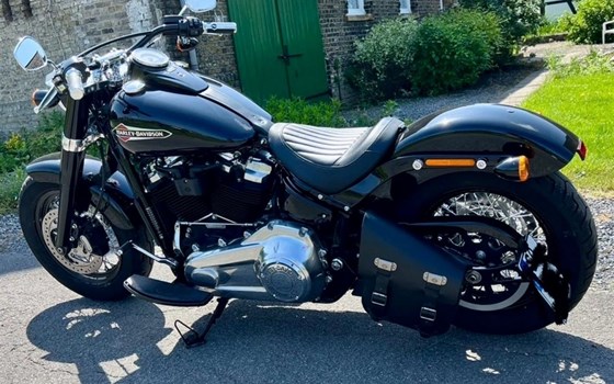 Gebrauchtmotorrad Harley-Davidson Softail Slim FLSL - Bild 2