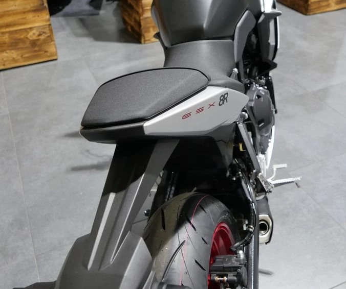Angebot Suzuki GSX-8R Bild 8: Angebot Suzuki GSX-8R