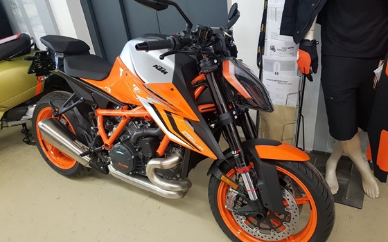 Gebrauchtmotorrad KTM 1290 Super Duke R - Bild 2 Gebrauchtmotorrad KTM 1290 Super Duke R - Bild 2