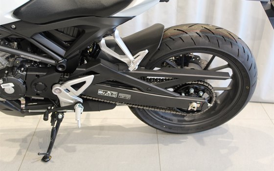 Gebrauchtmotorrad Honda CB125R - Bild 10