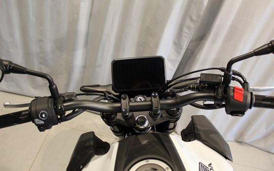 Gebrauchtmotorrad Honda CB125R - Bild 13