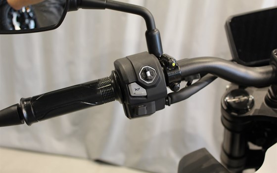 Gebrauchtmotorrad Honda CB125R - Bild 14