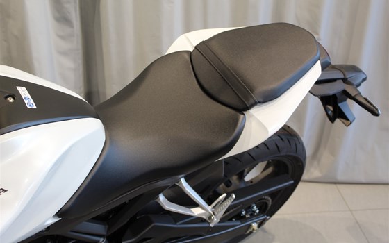 Gebrauchtmotorrad Honda CB125R - Bild 8