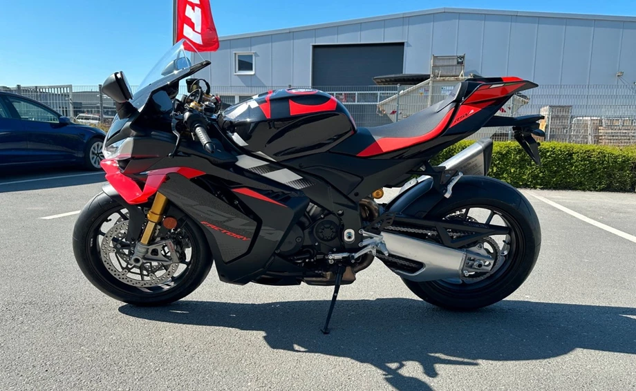 Angebot Aprilia RSV4 1100 Factory Bild 4: Angebot Aprilia RSV4 1100 Factory