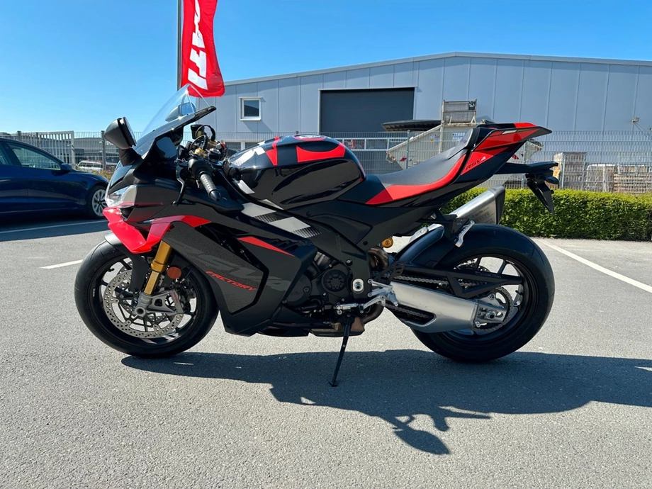 Angebot Aprilia RSV4 1100 Factory Bild 4: Angebot Aprilia RSV4 1100 Factory