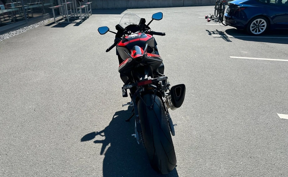 Angebot Aprilia RSV4 1100 Factory Bild 6: Angebot Aprilia RSV4 1100 Factory