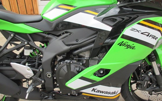Neufahrzeug Kawasaki Ninja ZX-4RR - Bild 12