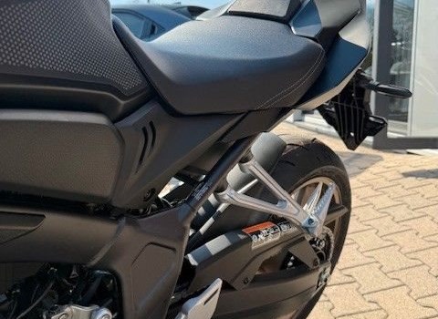 Neufahrzeug Honda CB650R E-Clutch - Bild 7