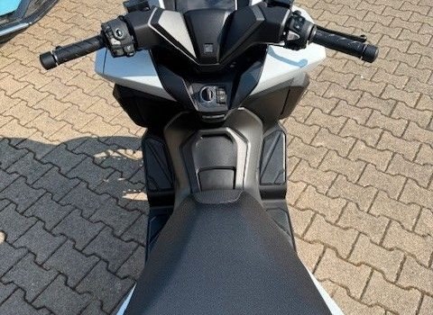 Gebrauchtmotorrad Honda Forza 125 - Bild 11