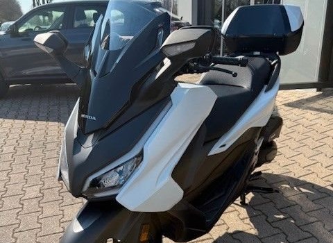 Gebrauchtmotorrad Honda Forza 125 - Bild 6